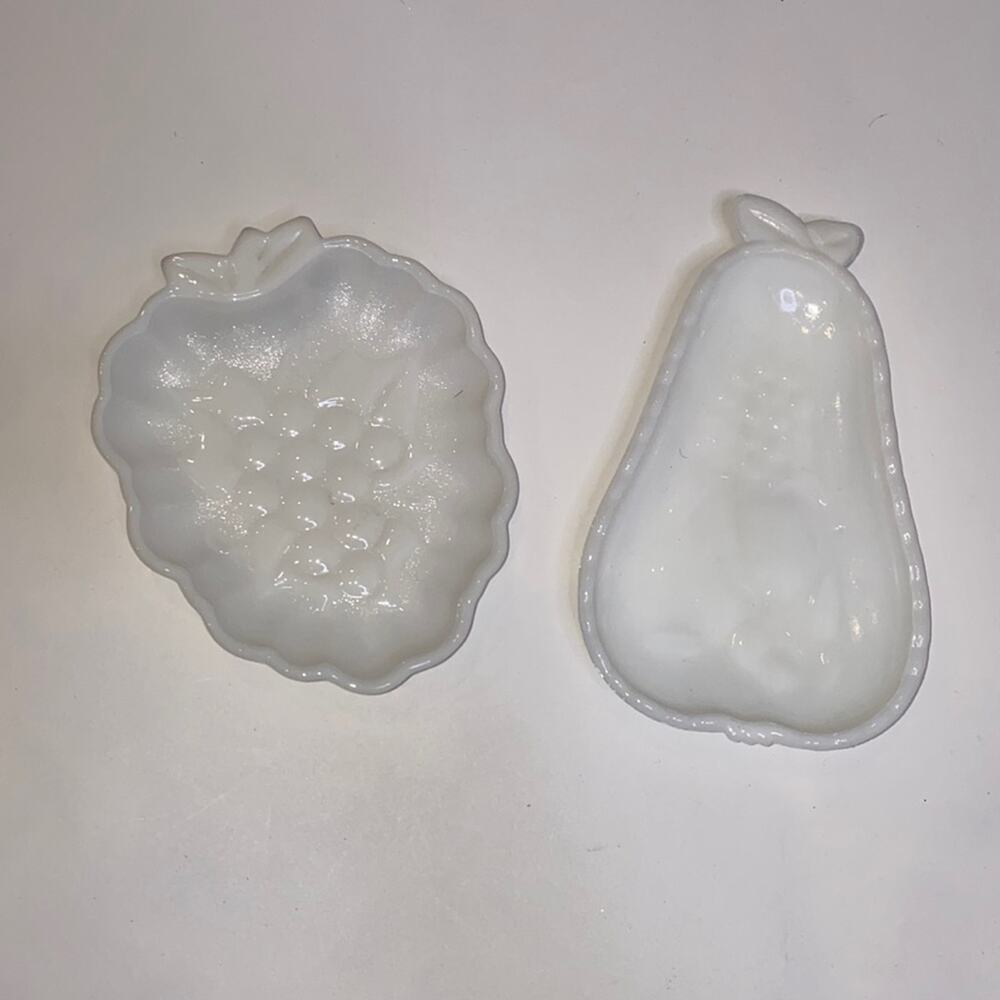 Vintage 1950’s Hazel Atlas Milk Glass Fruits Set of 2 Pear Grapes Decoration
